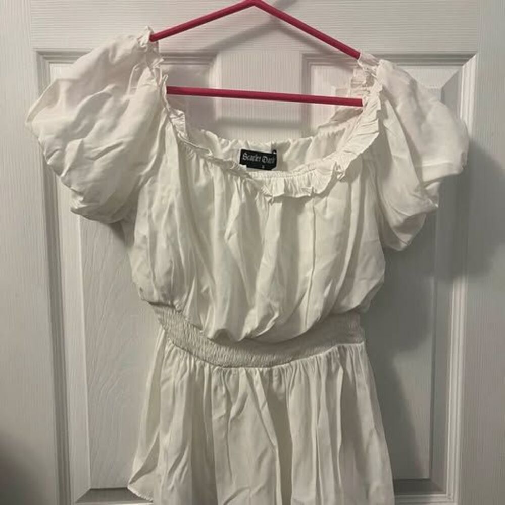 Scarlet Darkness White/Cream Peasant Puff Sleeve Top